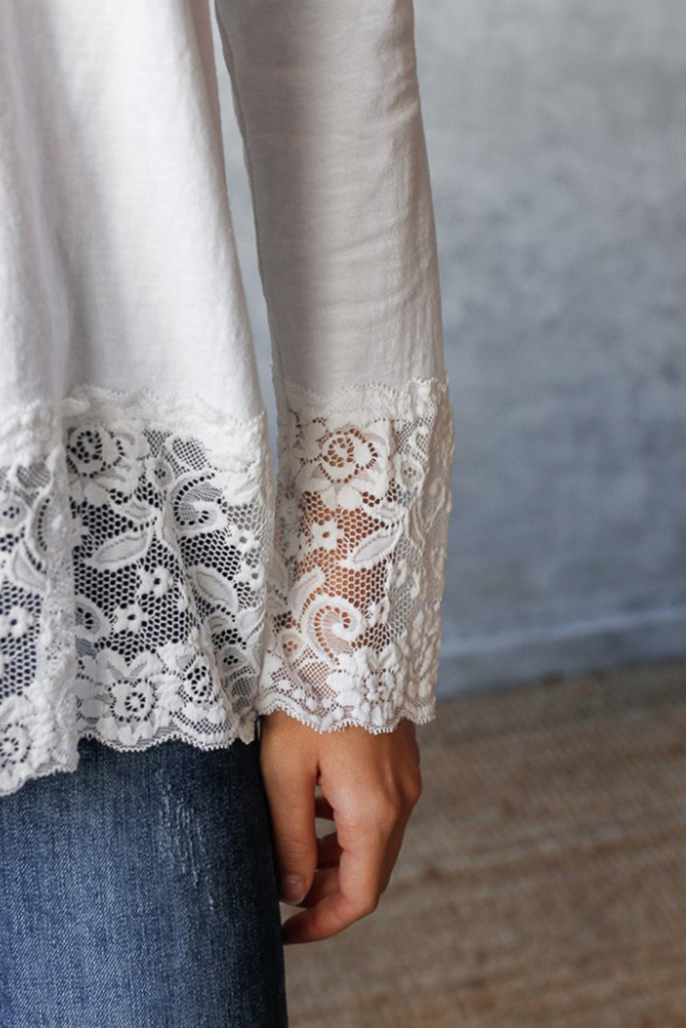 White Lace Trim V Neck Cuffed Long Sleeve Loose Top 🇺🇸