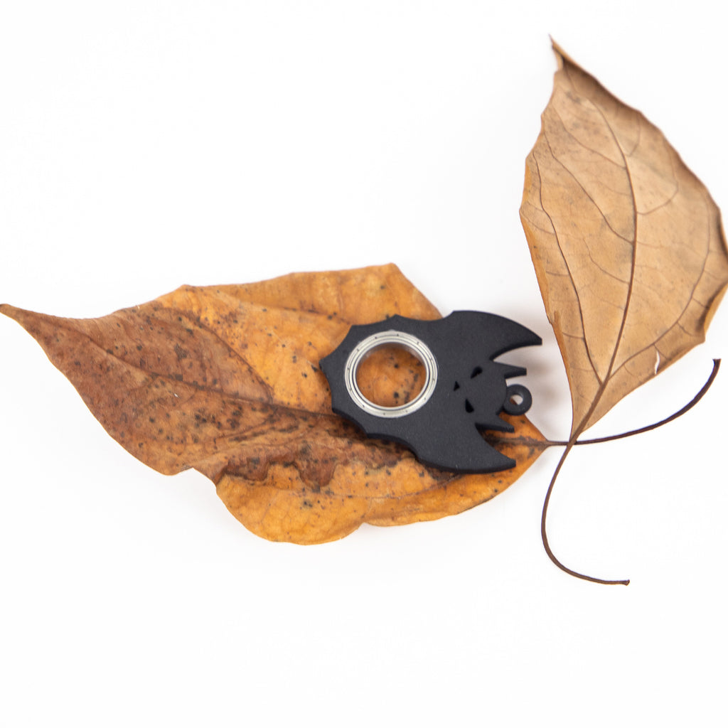 Halloween Creative Fidget Spinner Toy Bat Demon Ghost Keychain Hand Spinner Anti-Anxiety Toy Relieves Stress Bottle Opener Kids Toy 🇨🇳