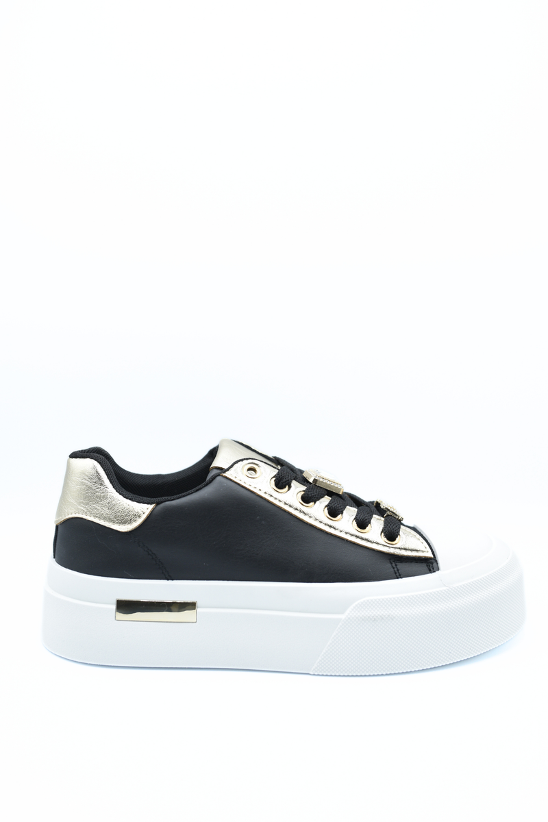 Lace Up Love Platform Trainers 🇬🇧