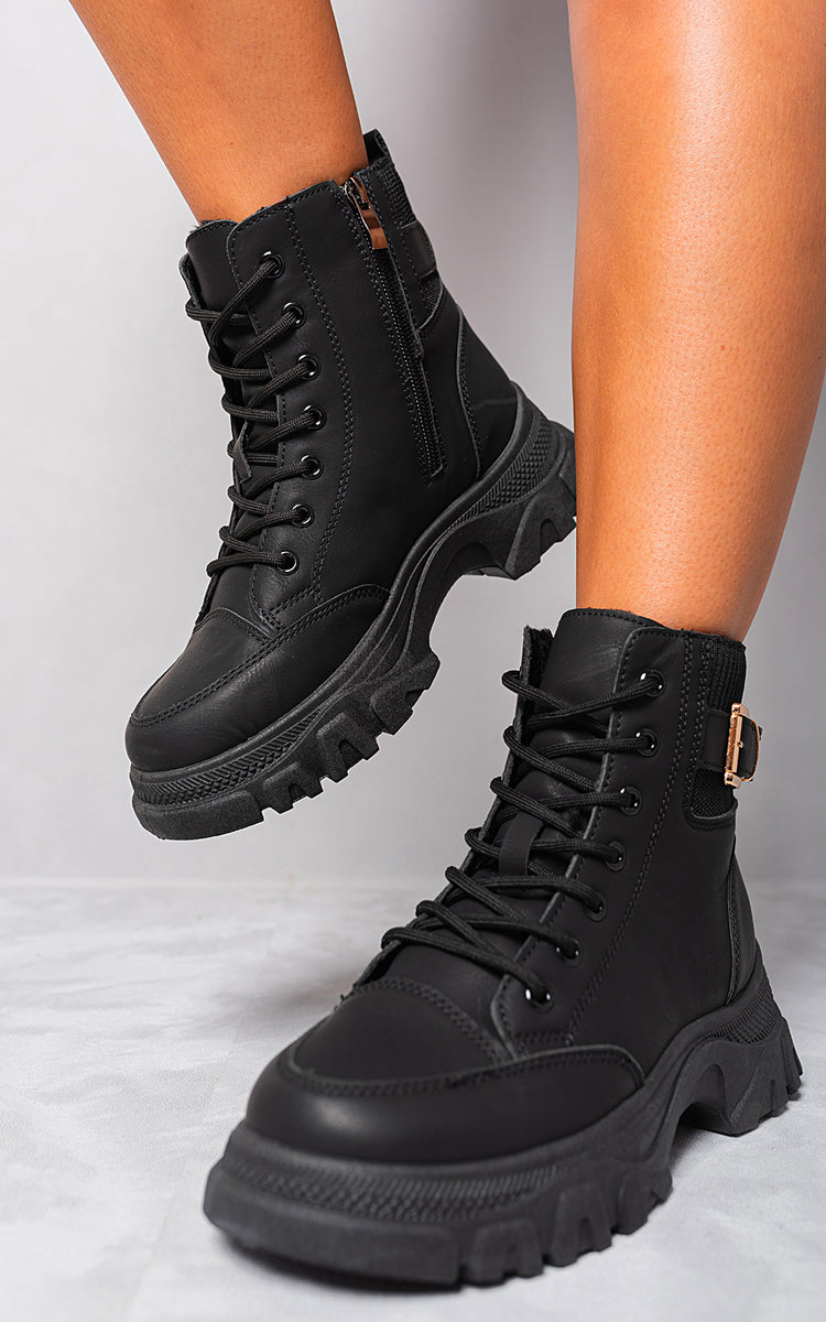 Chunky Lace Up Platform Ankle Boots 🇬🇧