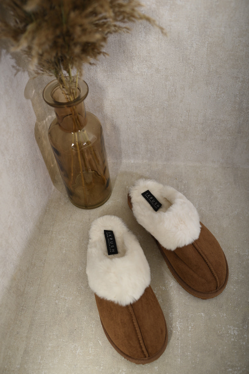 Fuzzy Faux Fur Lined Slip-On Slippers 🇬🇧