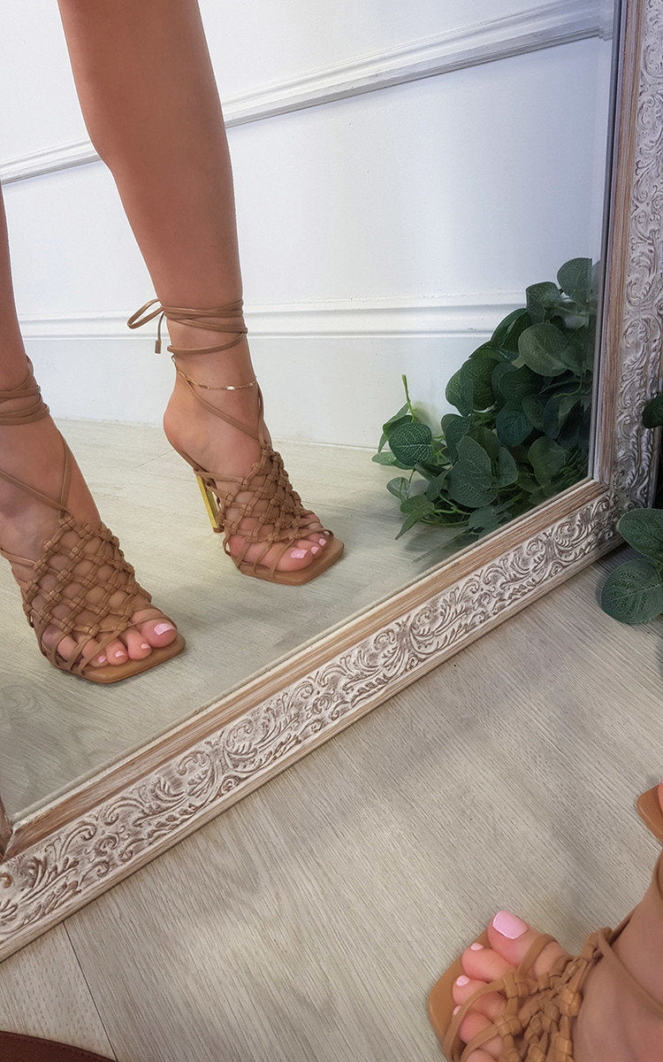Strappy Heels 🇬🇧