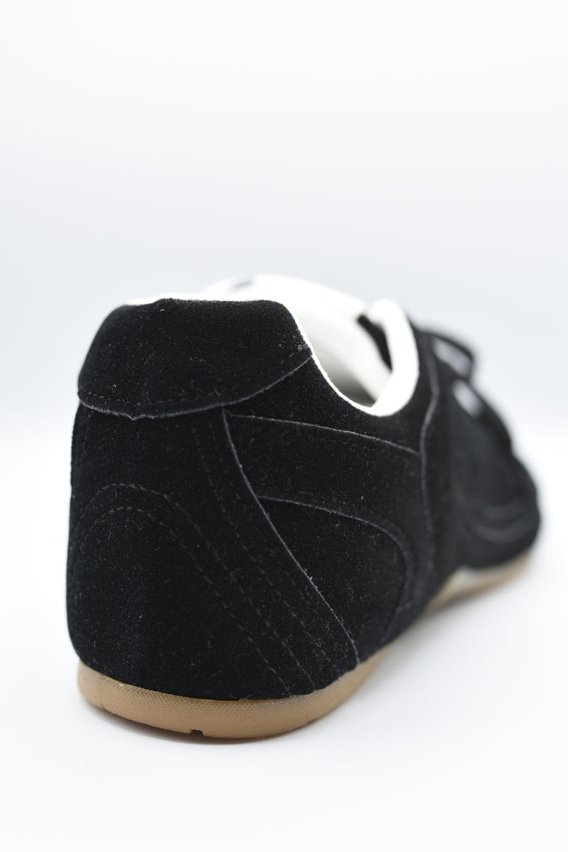 Double Contrast Lace Up Flat Trainers 🇬🇧