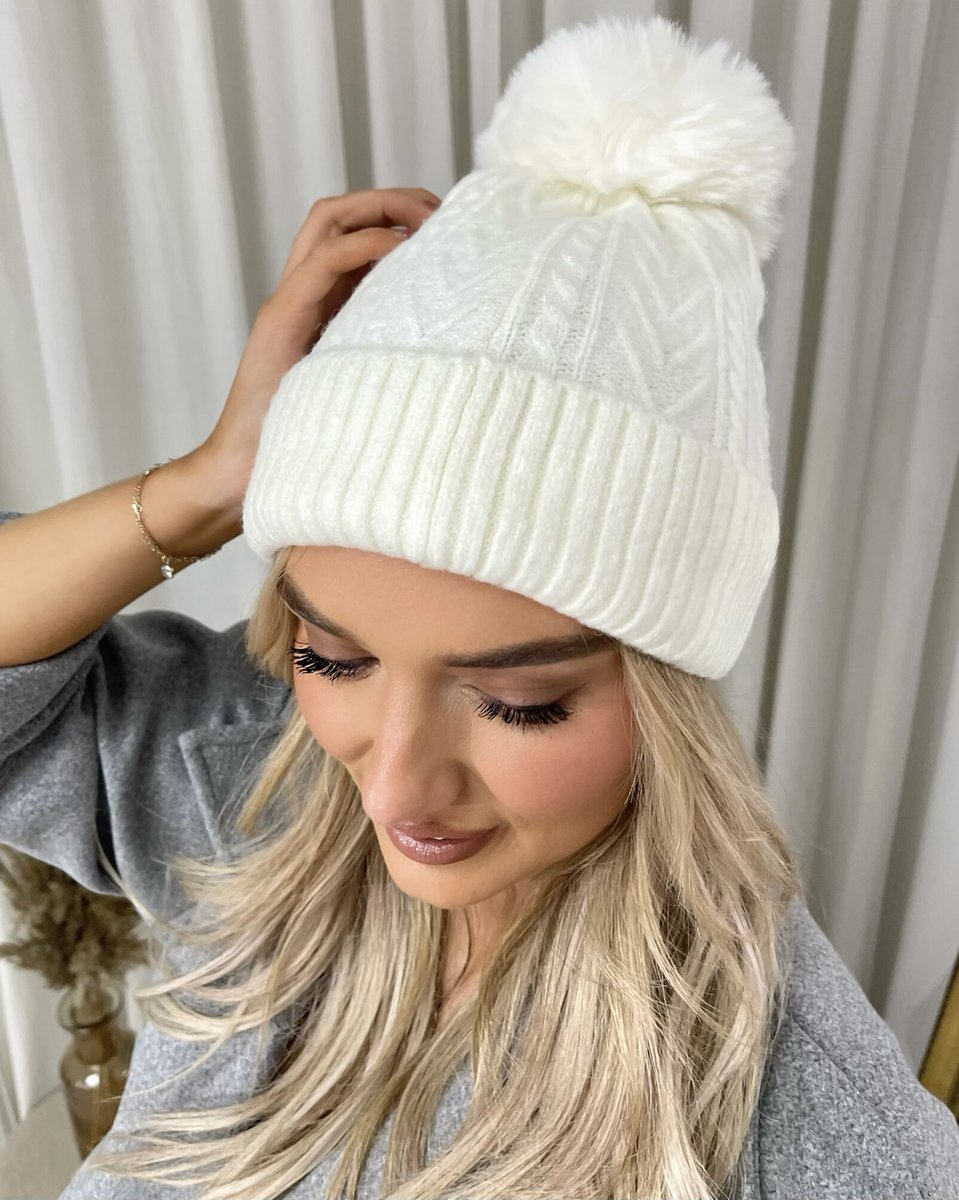 Chunky Knit Fur Pom Beanie Hat 🇬🇧