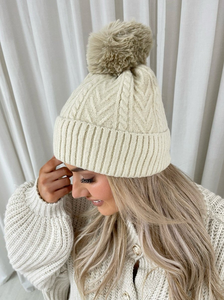 Chunky Knit Fur Pom Beanie Hat 🇬🇧