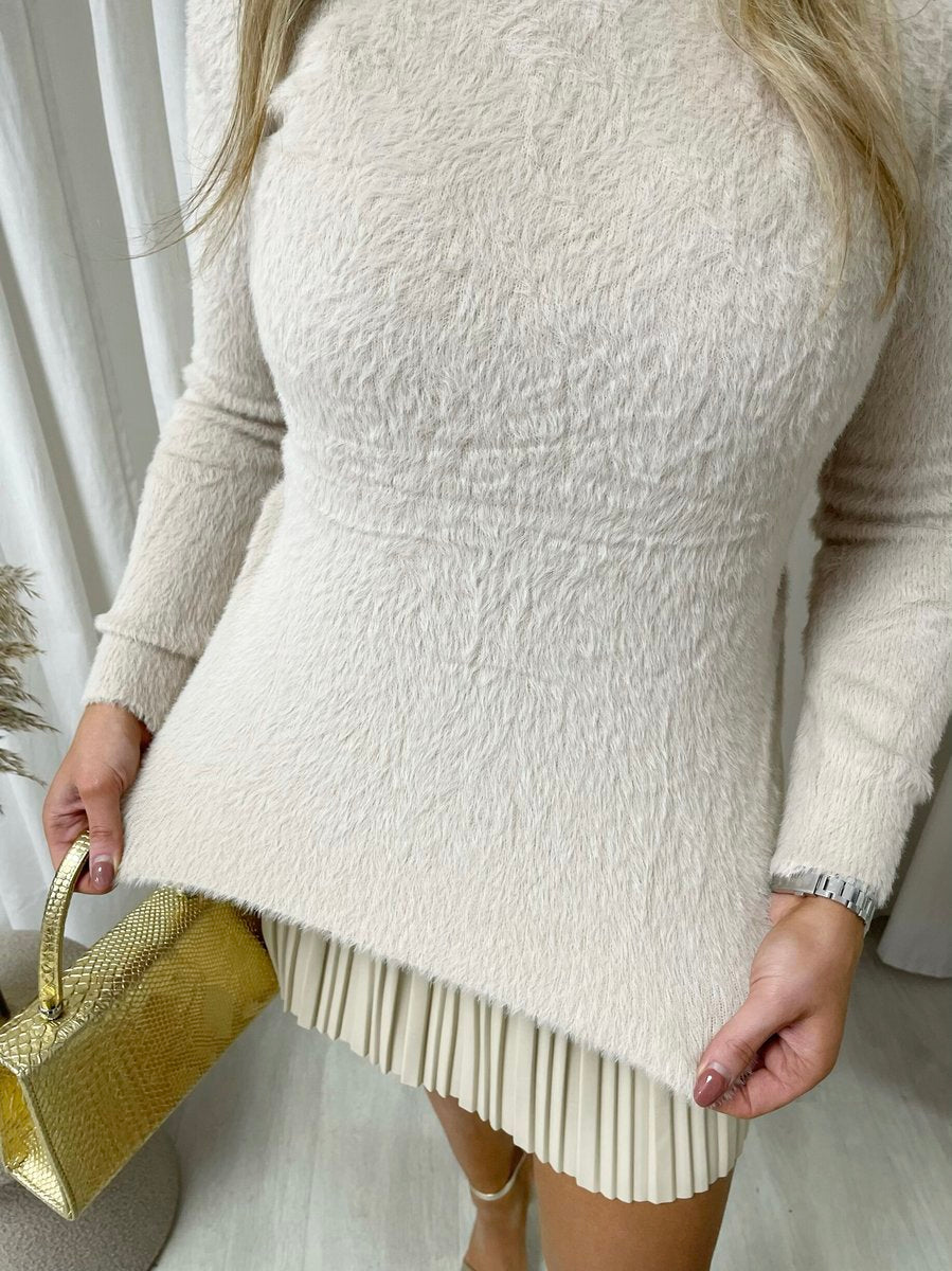 Fitted Long Sleeve Fluffy Knitted Top 🇬🇧