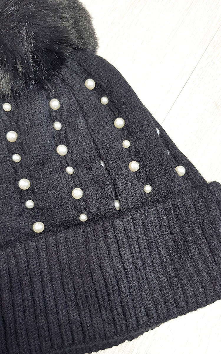Pom Pom Hat with Pearl Detail 🇬🇧