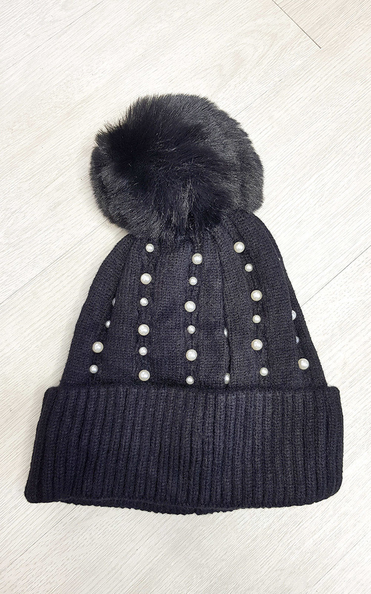 Pom Pom Hat with Pearl Detail 🇬🇧