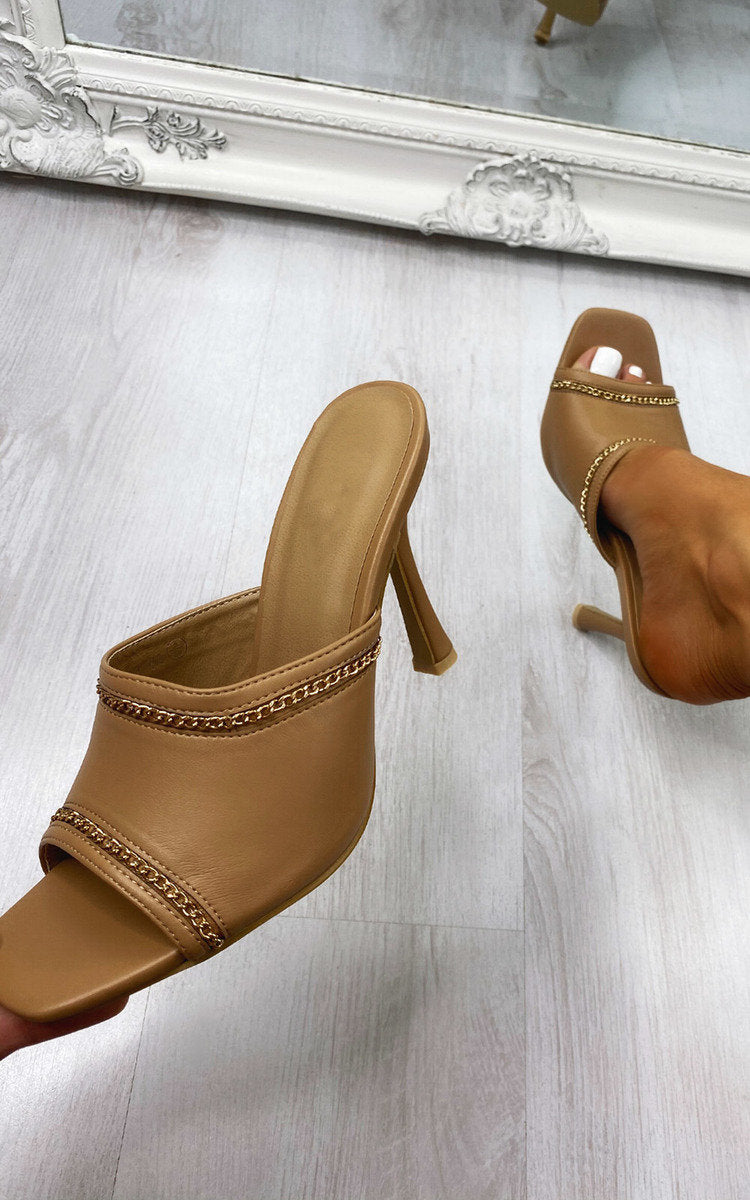 Chain Detail Heels 🇬🇧