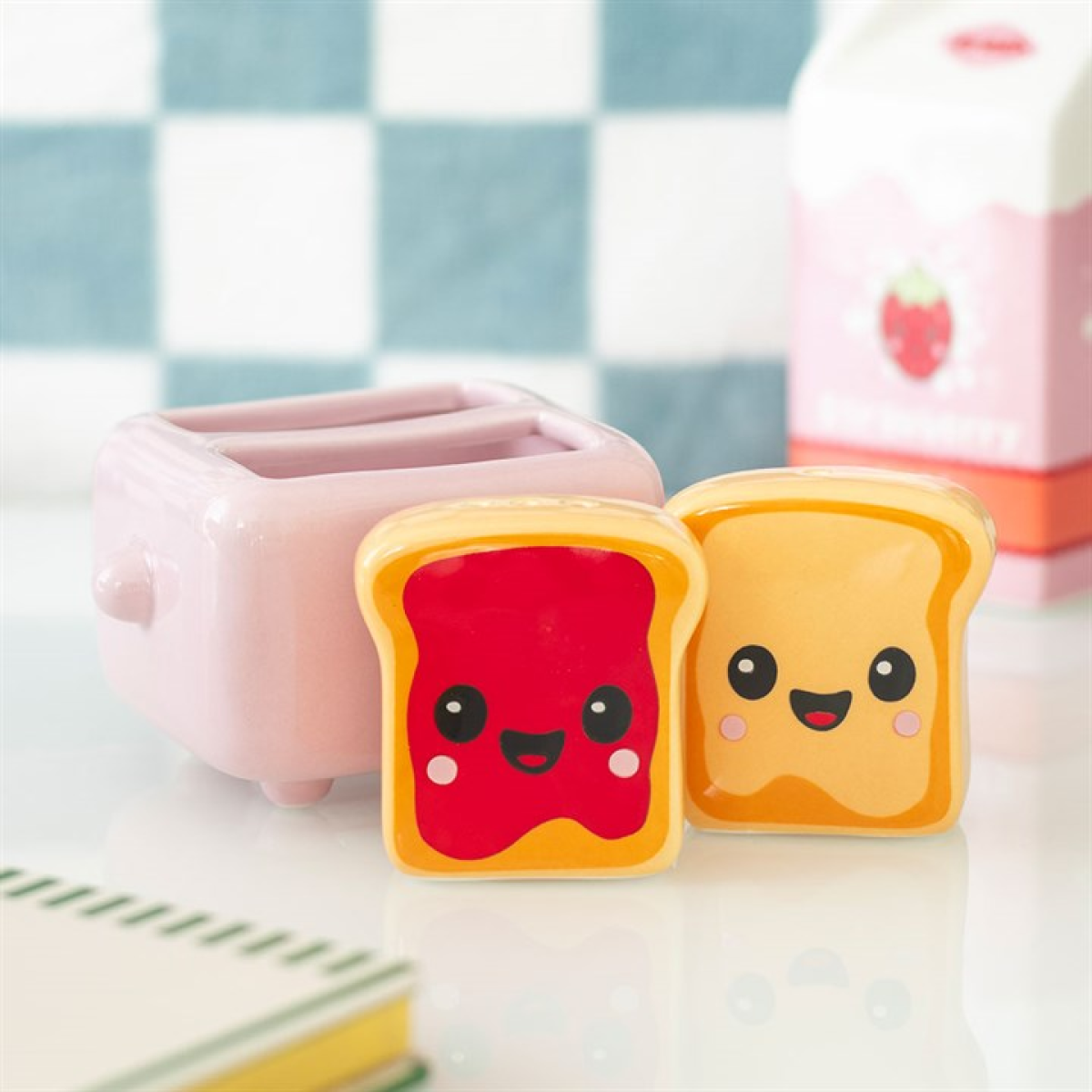Kawaii Toast Salt and Pepper Shakers 🇬🇧