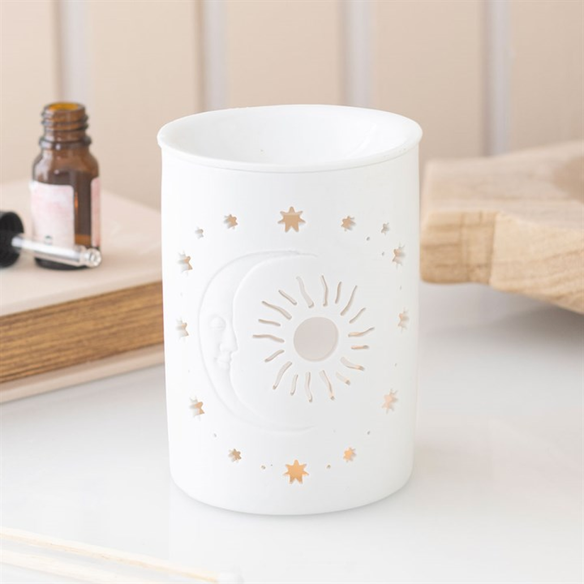 White Sun and Moon Cut Out Oil Burner and Wax Warmer 🇬🇧
