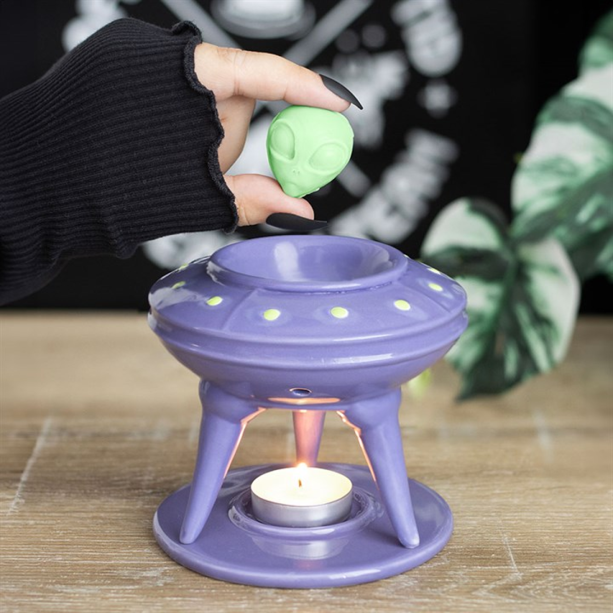UFO Wax Burner with Lime Alien Wax Melt 🇬🇧