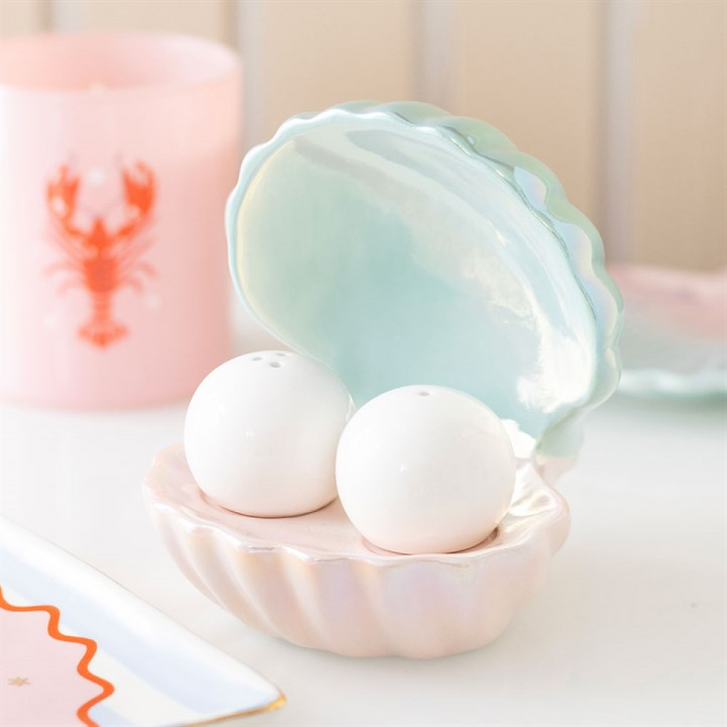 Clam Shell Salt and Pepper Shakers 🇬🇧