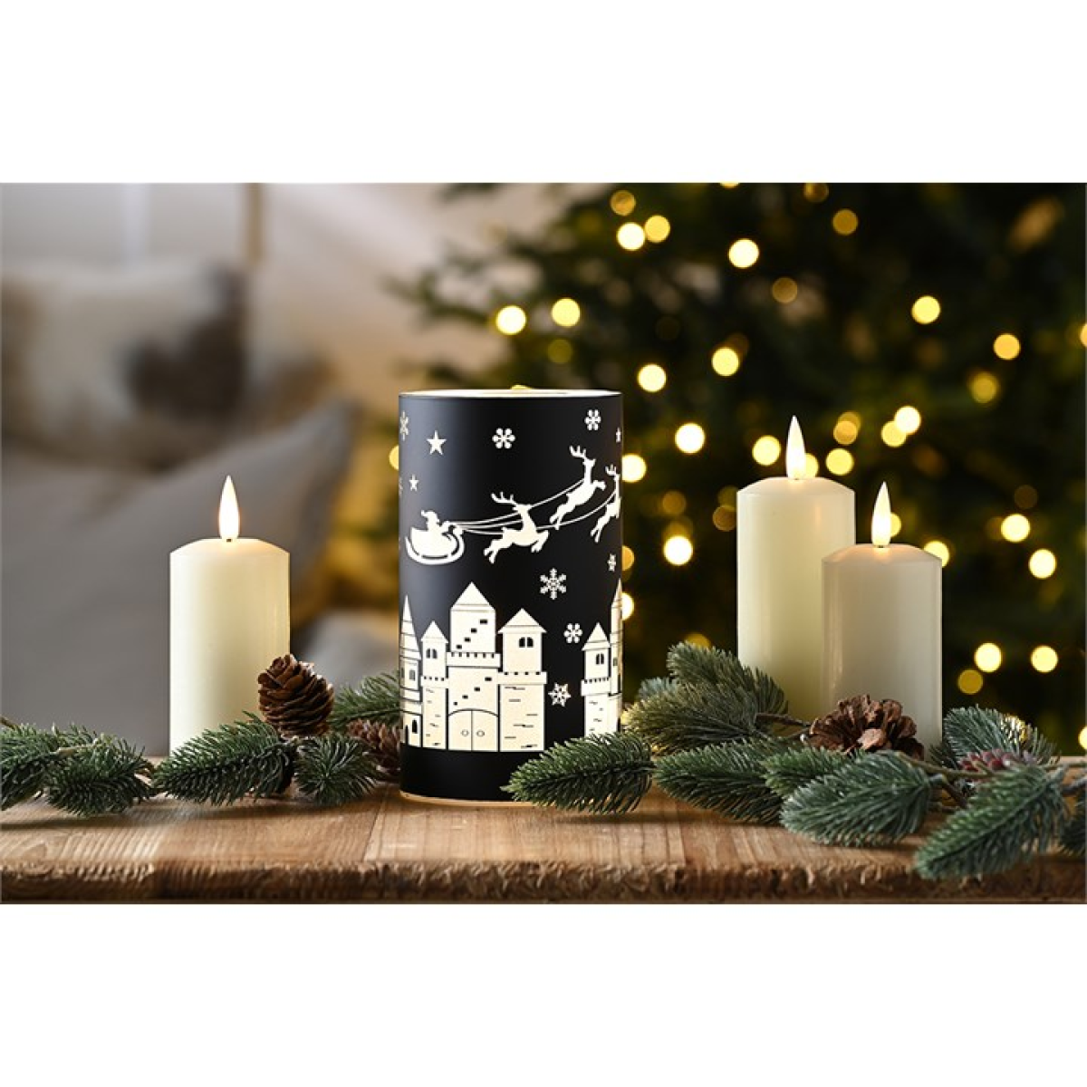 Black Glass Tealight Holder with Sleigh Scene 🇬🇧