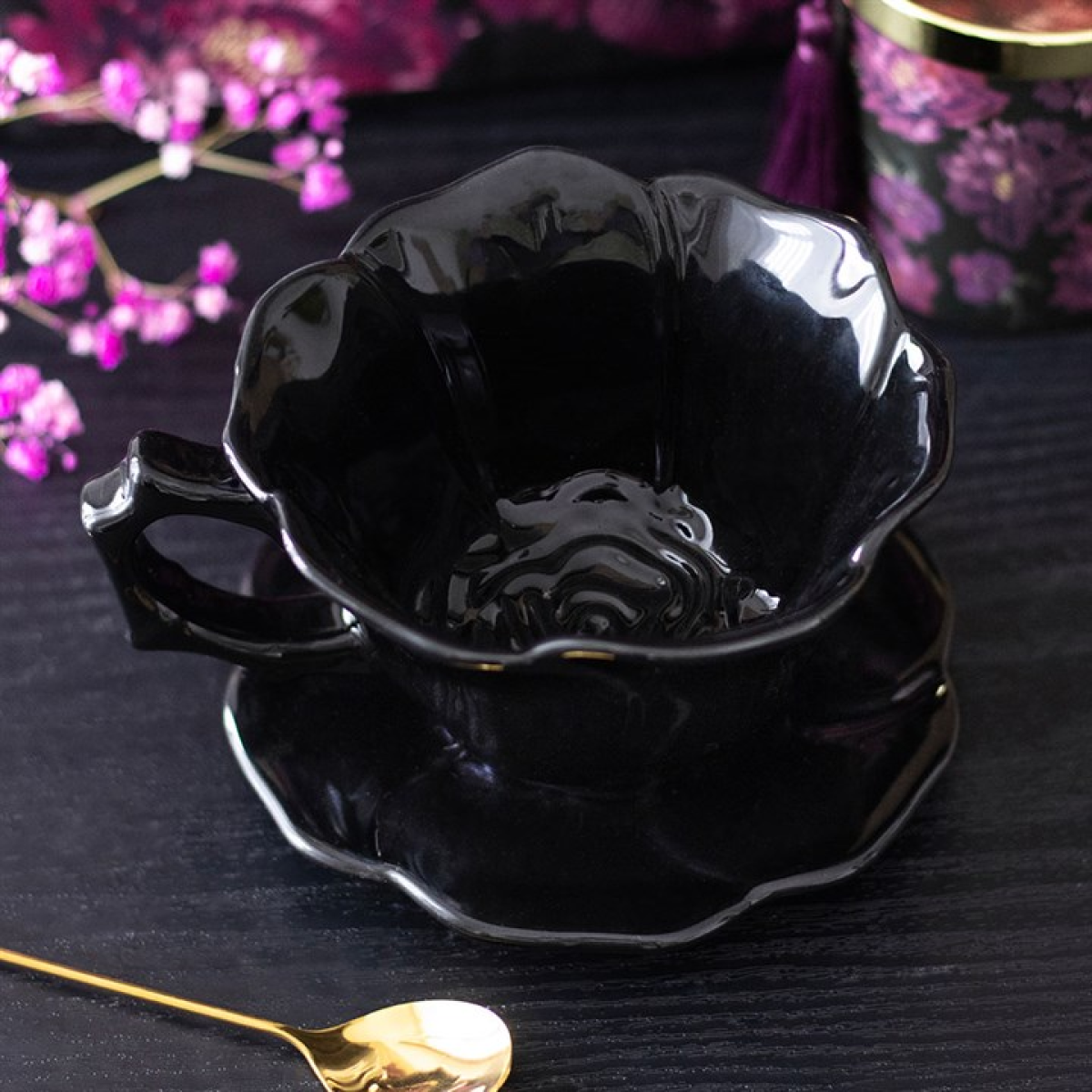 Black Rose Teacup and Saucer 🇬🇧