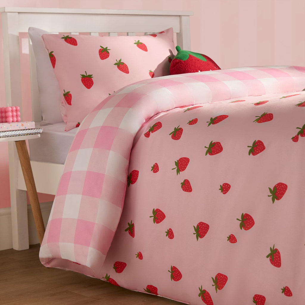 Strawberry Gingham Print Reversible Duvet Set - Pink 🇬🇧