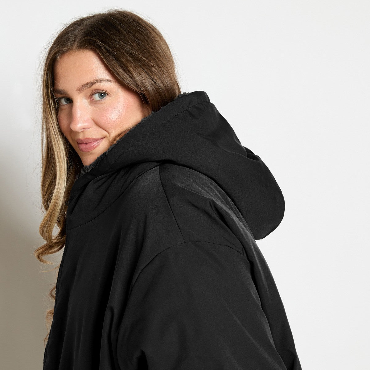 Adults Water Resistant Sherpa Drying Robe - Black 🇬🇧