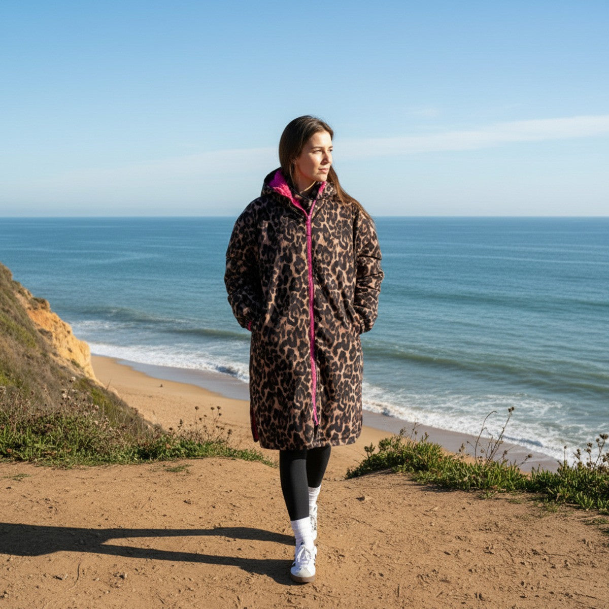 Adults Water Resistant Leopard Print Sherpa Drying Robe - Natural/Pink 🇬🇧