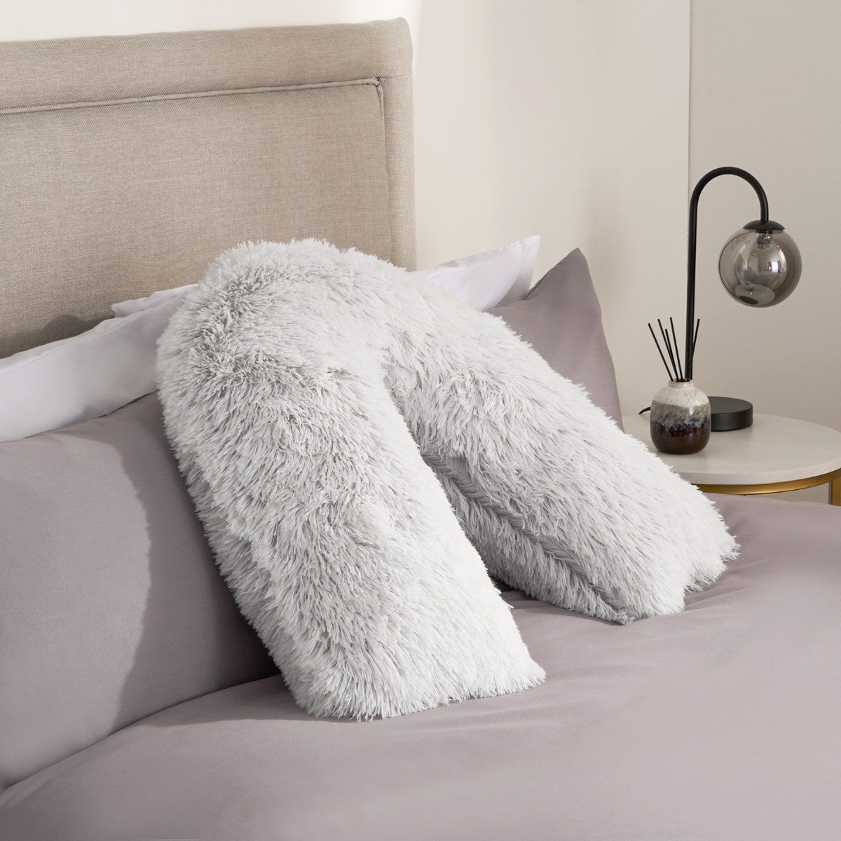 Long Hair V Shape Pillows 🇬🇧