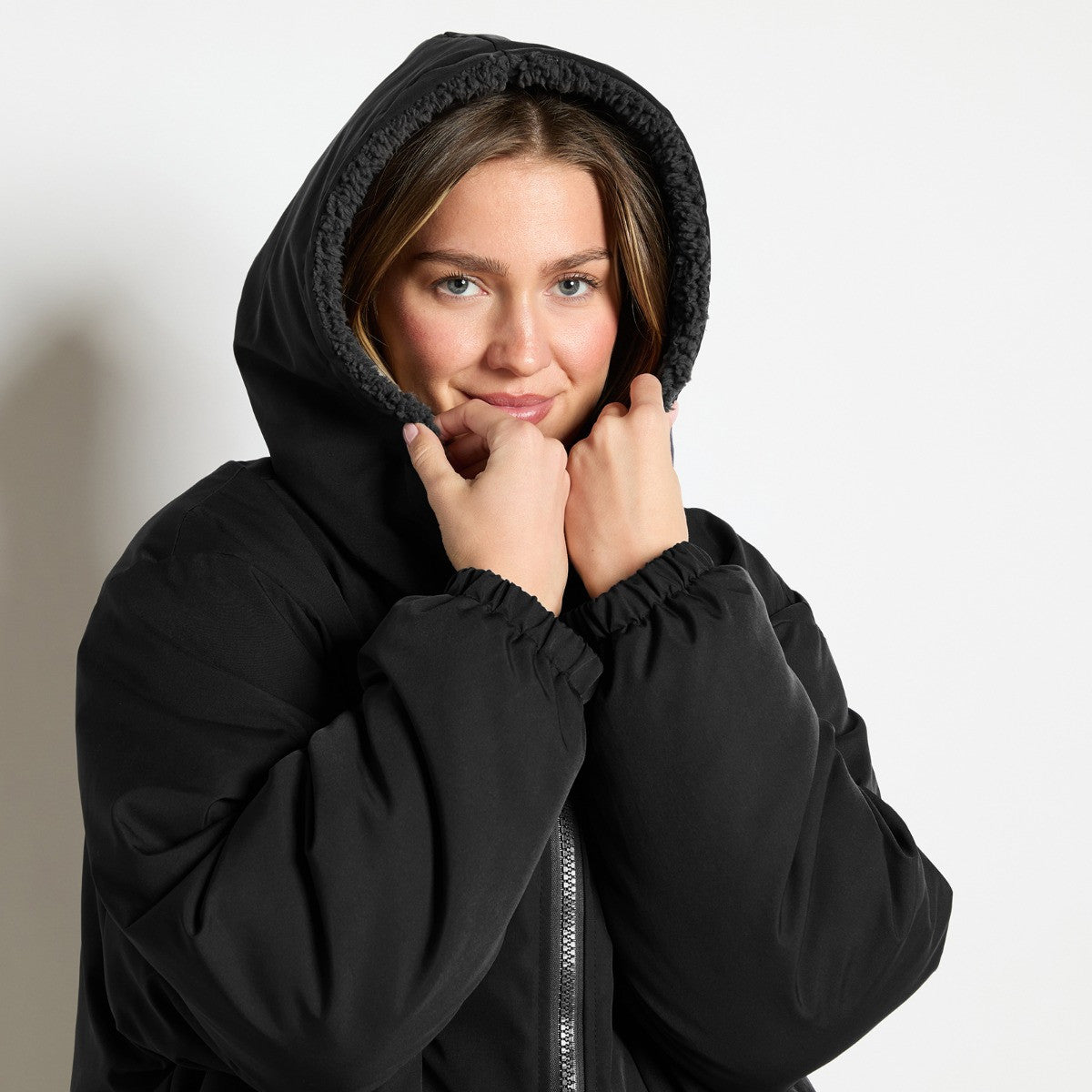 Adults Water Resistant Sherpa Drying Robe - Black 🇬🇧