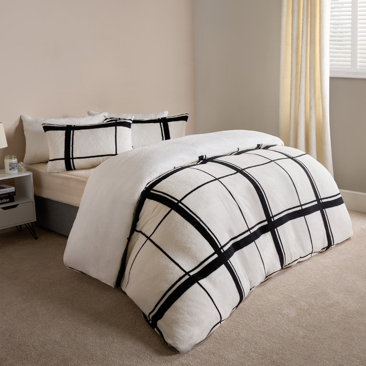 Oakley Grid Teddy Duvet Cover Set - Natural/Black 🇬🇧