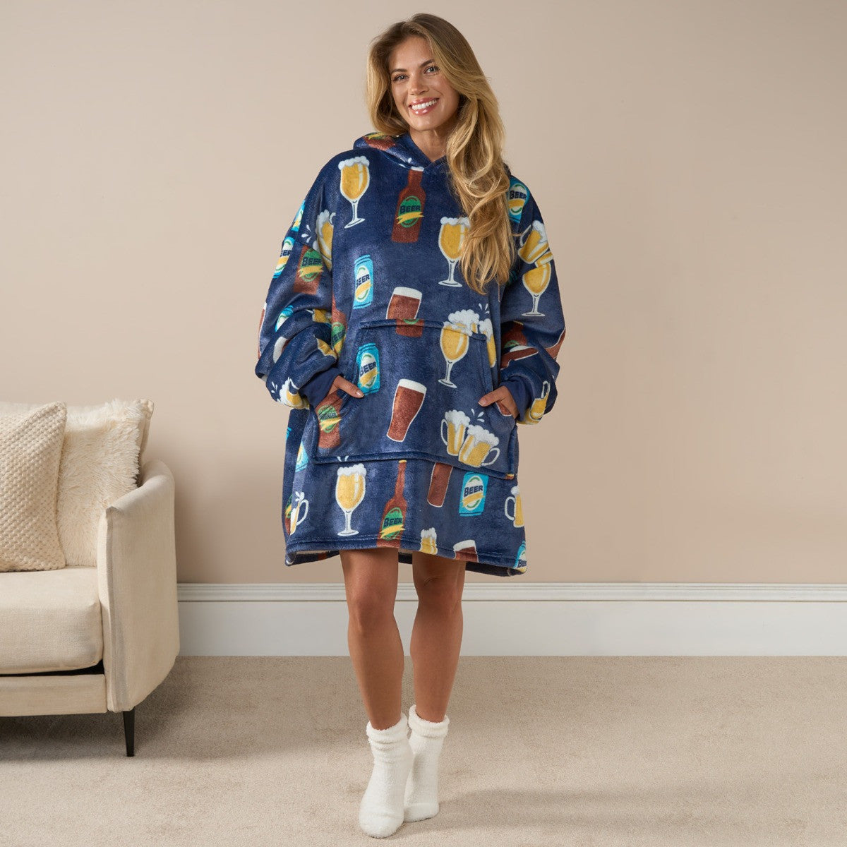 Adults Beer Pint Print Hoodie Blanket - Navy 🇬🇧