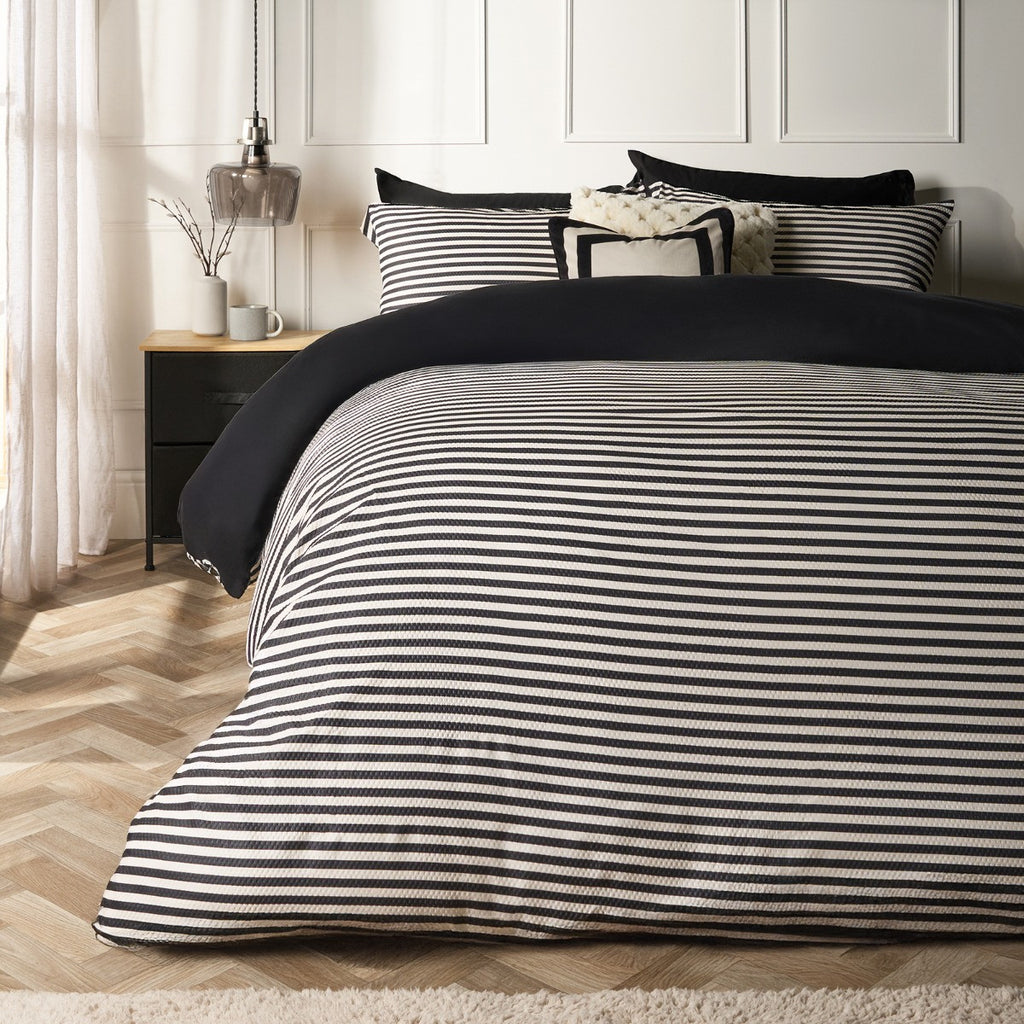 Waffle Stripe Luxury Duvet Cover Set - Black/Off White 🇬🇧