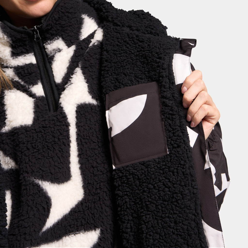 Adults Water Resistant Geometric Print Sherpa Drying Robe - Monochrome 🇬🇧
