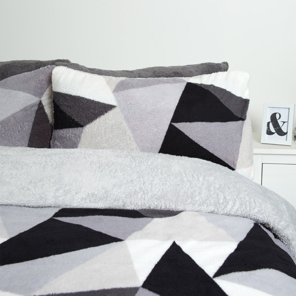 Shapes Teddy Fleece Duvet Cover Set - Grey 🇬🇧