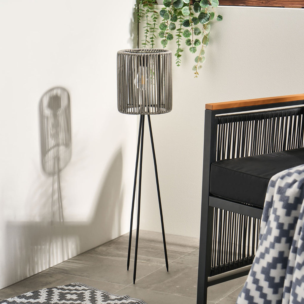 Solar Rattan Floor Lamp 🇬🇧