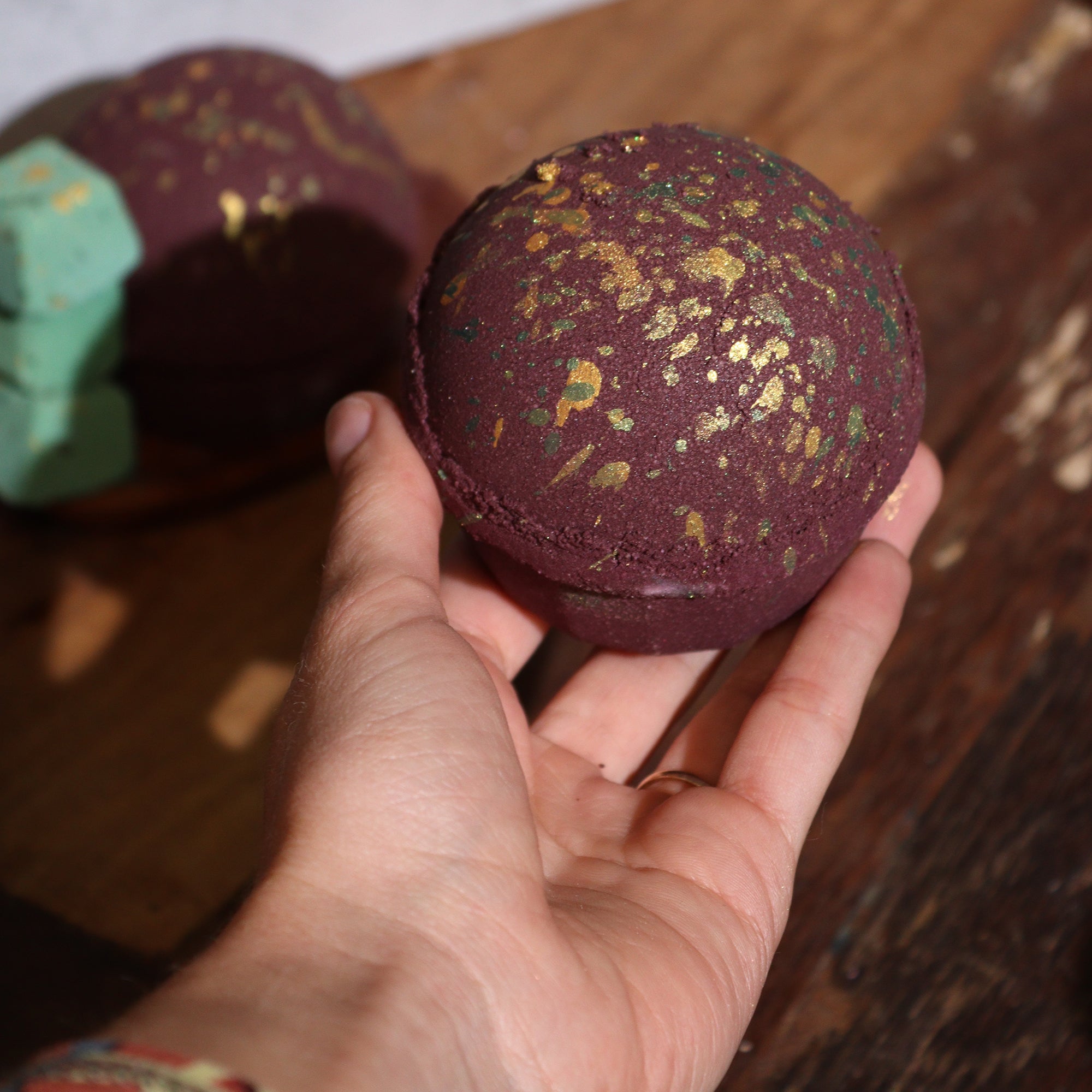 2x Dubai Bath Bomb - Emerald Oudh Truffle 🇬🇧
