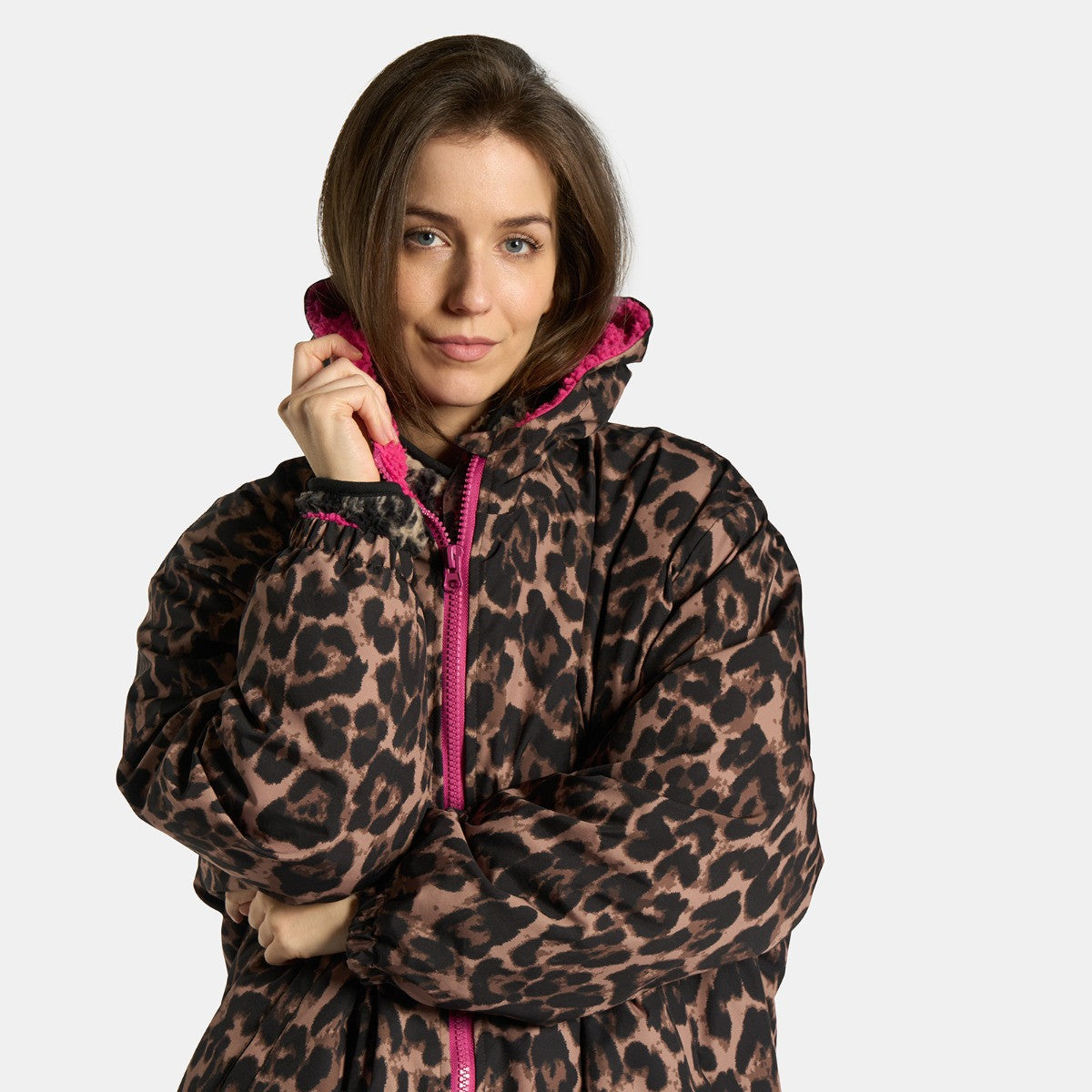 Adults Water Resistant Leopard Print Sherpa Drying Robe - Natural/Pink 🇬🇧