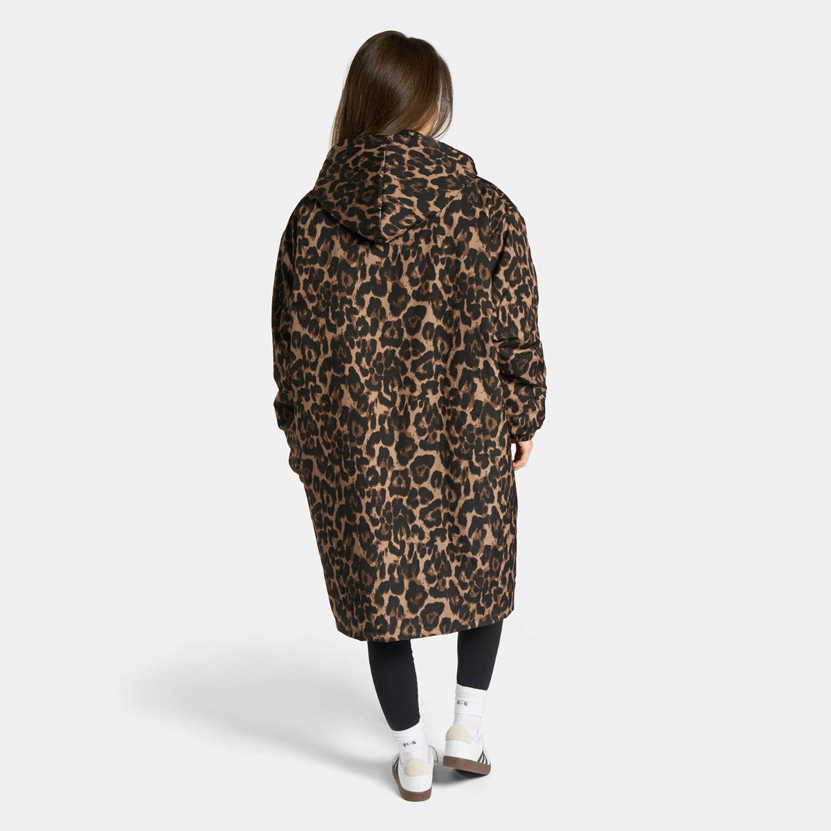 Adults Water Resistant Leopard Print Sherpa Drying Robe - Natural 🇬🇧