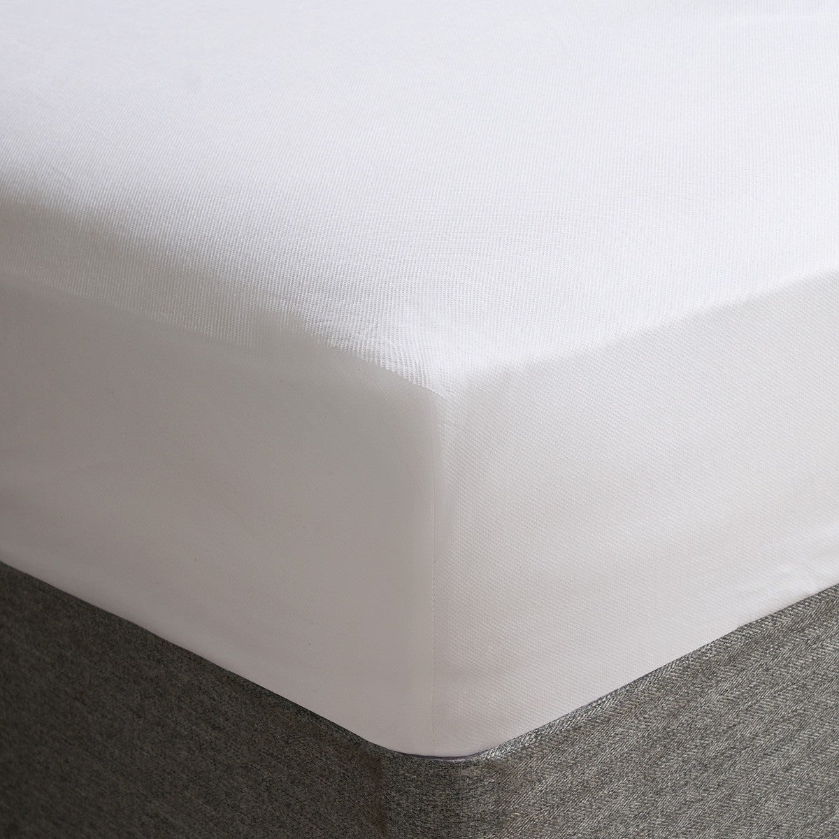 Waterproof Mattress Protector - White 🇬🇧