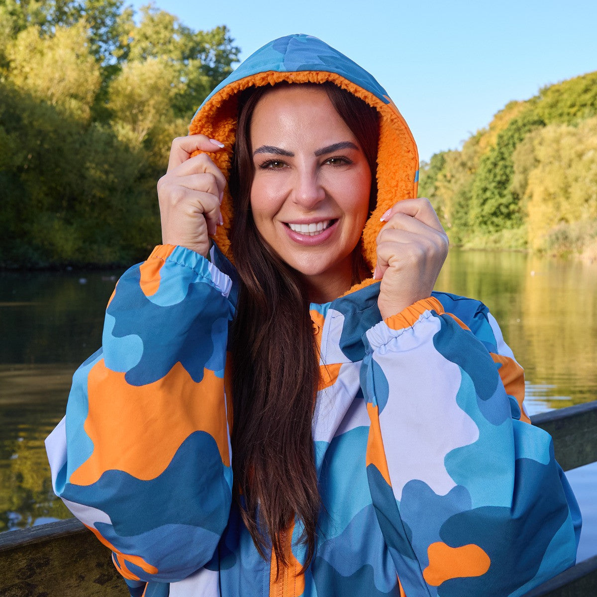 Adults Water Resistant Camo Sherpa Drying Robe - Blue/Orange 🇬🇧
