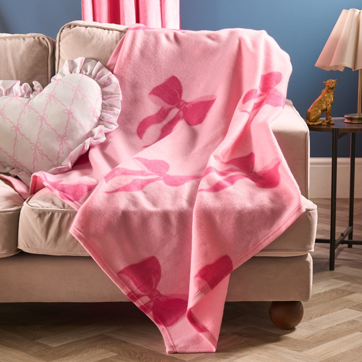 Bow Print Fleece Throw 🇬🇧