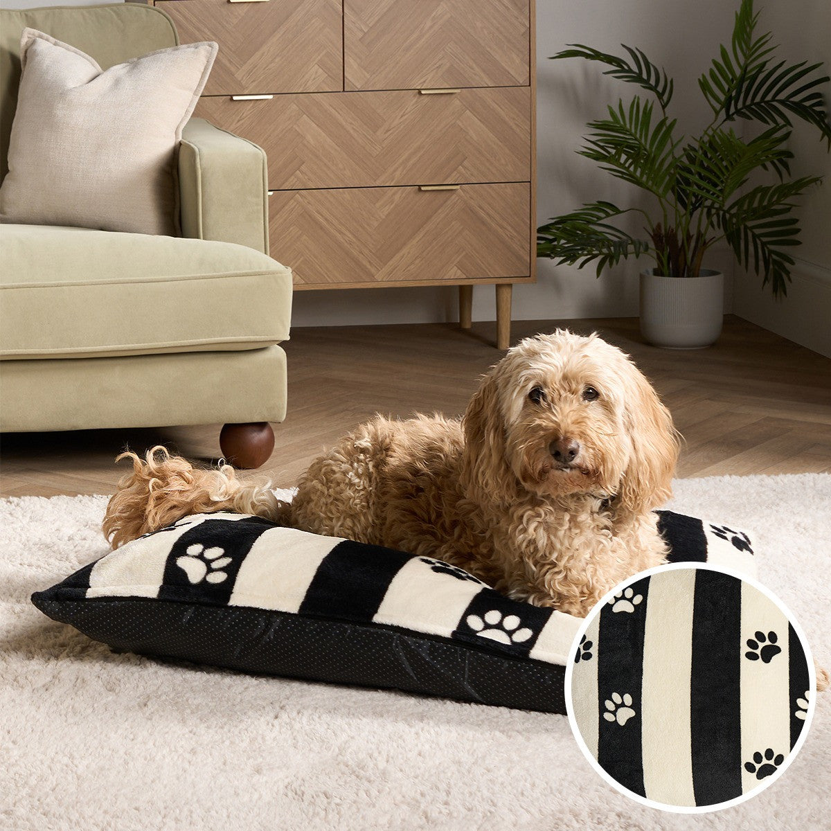 Stripe Paw Print Pet Bed 🇬🇧