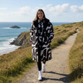 Adults Water Resistant Geometric Print Sherpa Drying Robe - Monochrome 🇬🇧