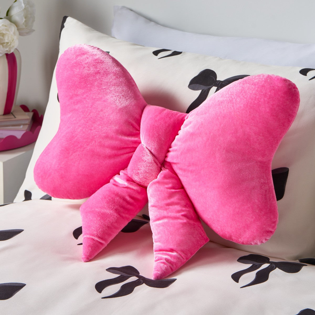 Velvet Bow Shaped Cushion.🇬🇧