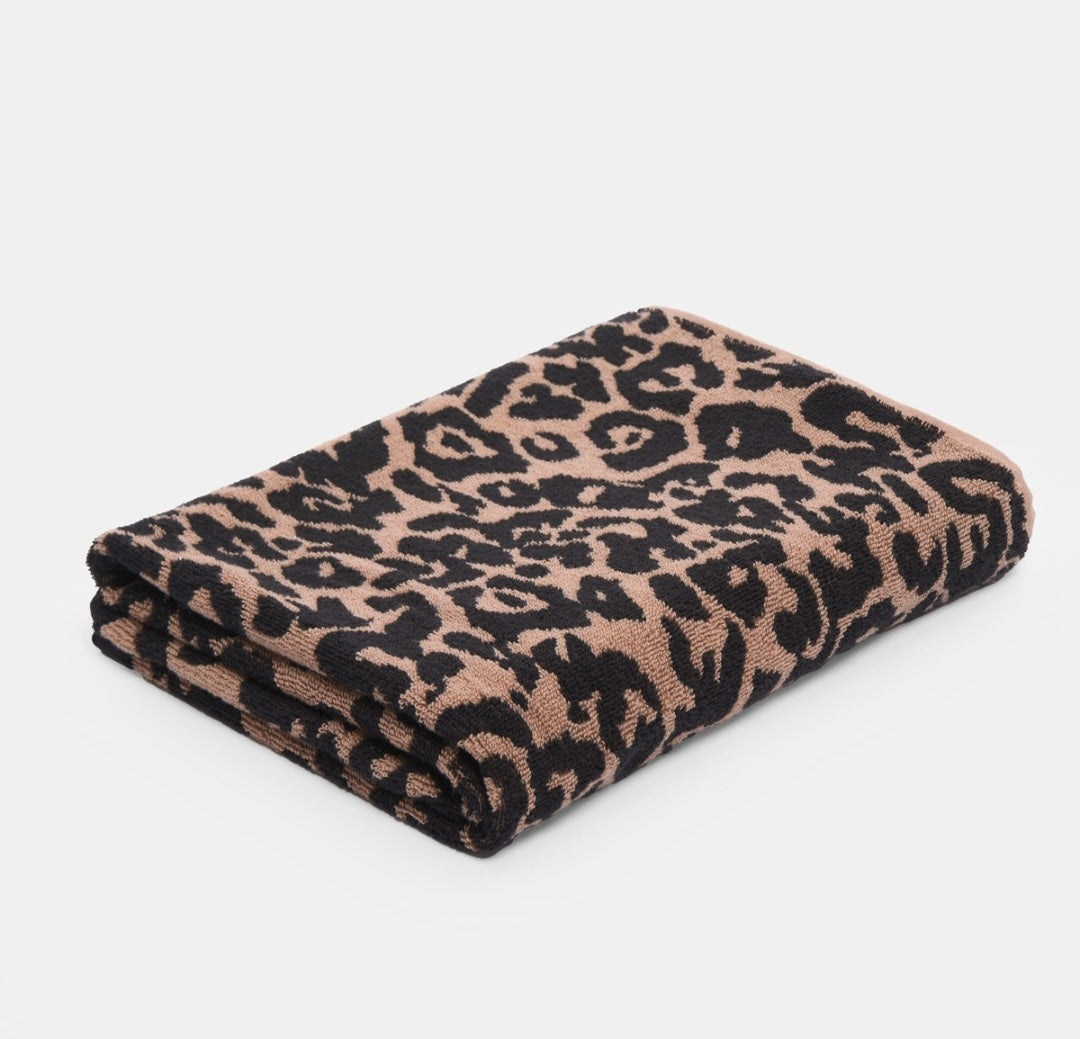 100% Cotton Jacquard Leopard Towel - Natural 🇬🇧