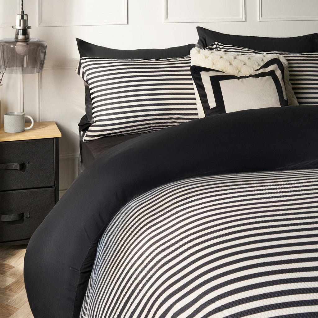 Waffle Stripe Luxury Duvet Cover Set - Black/Off White 🇬🇧