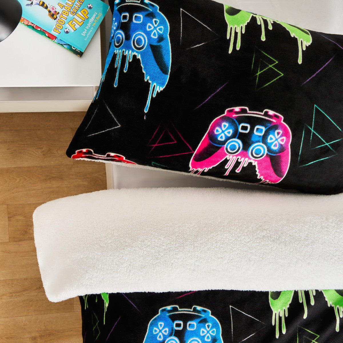 Gaming Glow In The Dark Duvet Set - Black 🇬🇧