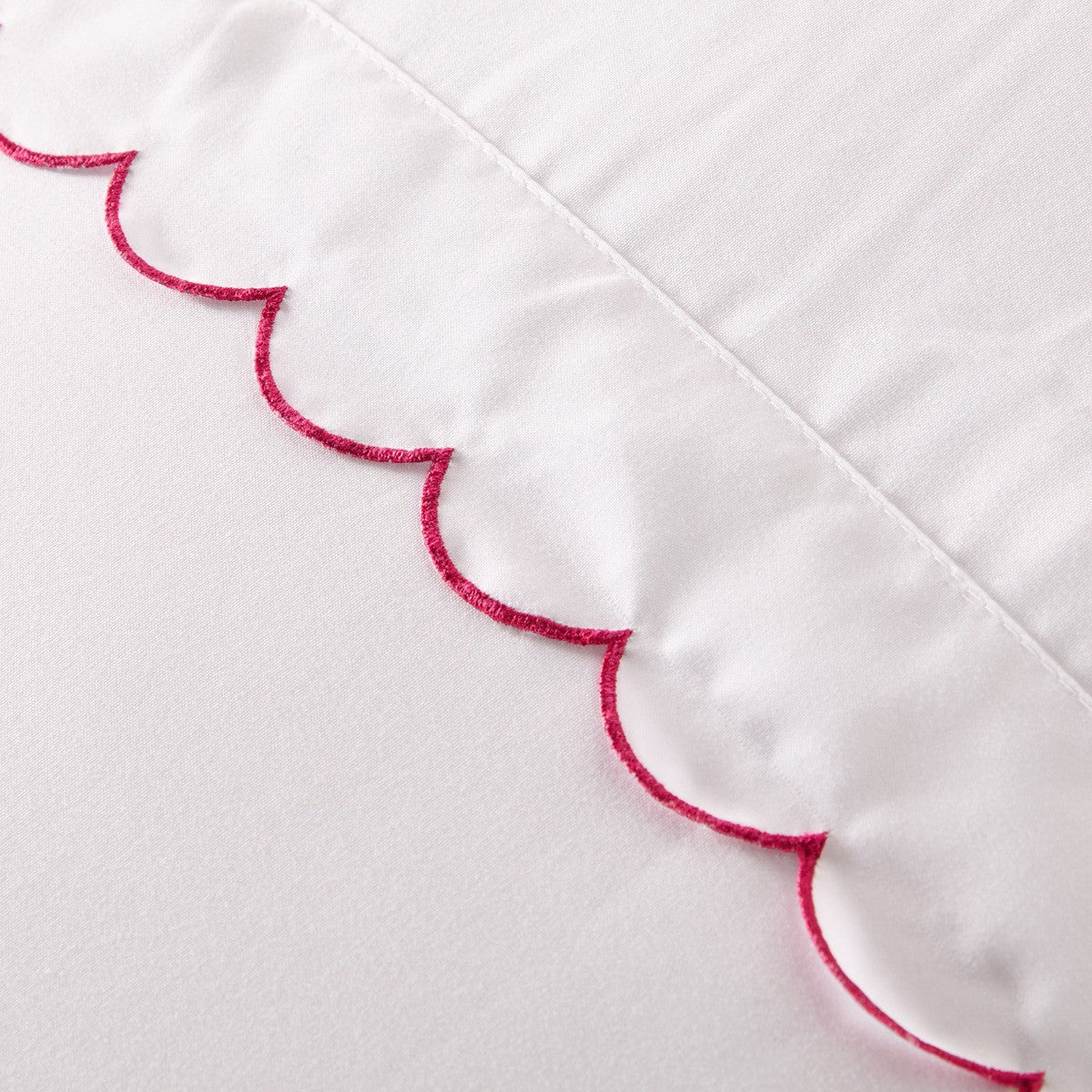Scallop Edge Contrast Duvet Cover Set - White/Hot Pink 🇬🇧