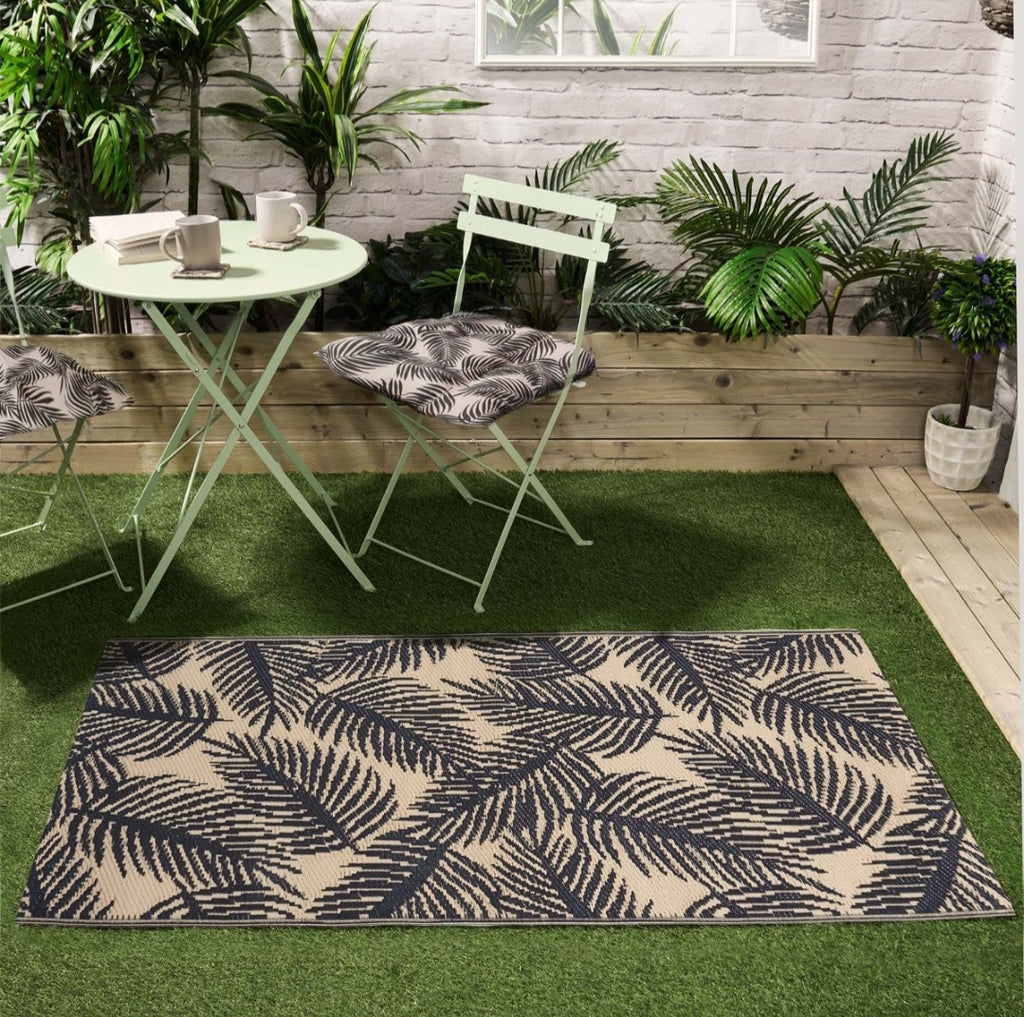 Outdoor Leaf Print Rug, 120cm x 170cm - Monochrome 🇬🇧