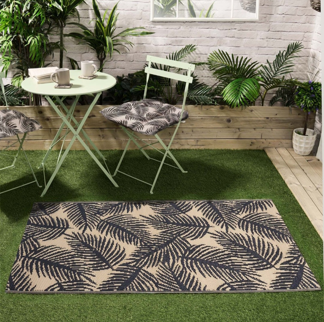 Outdoor Leaf Print Rug, 120cm x 170cm - Monochrome 🇬🇧