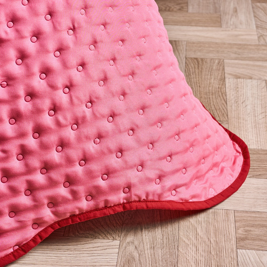 Scallop Edge Quilted Throw - Pink/Red 🇬🇧