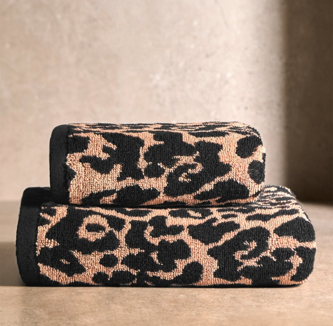 100% Cotton Jacquard Leopard Towel - Natural 🇬🇧