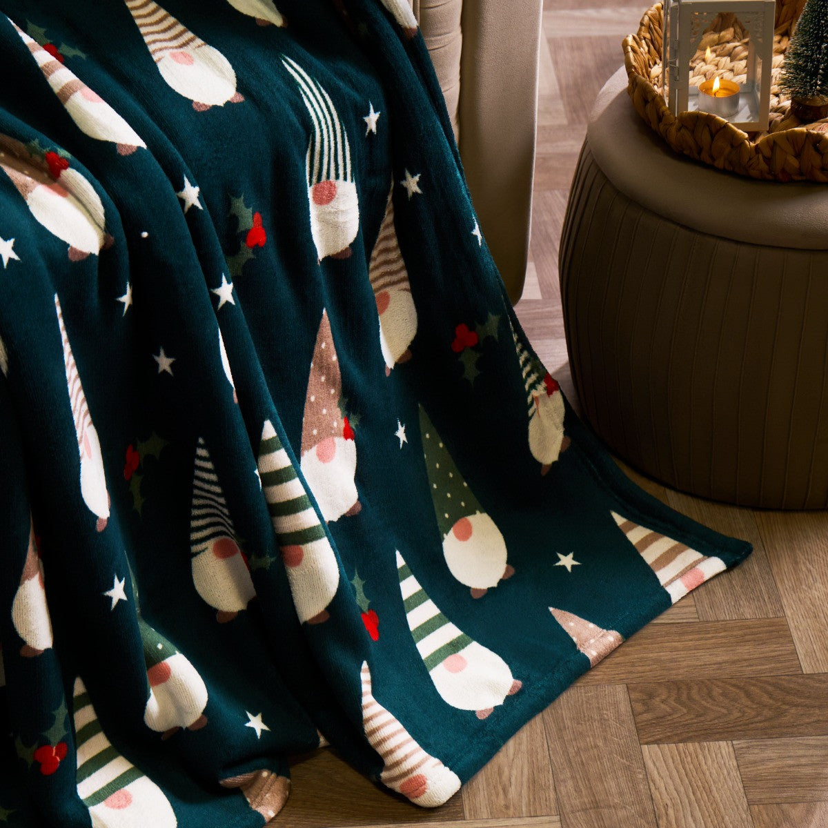 Gonk Print Christmas Throw - Green 🇬🇧