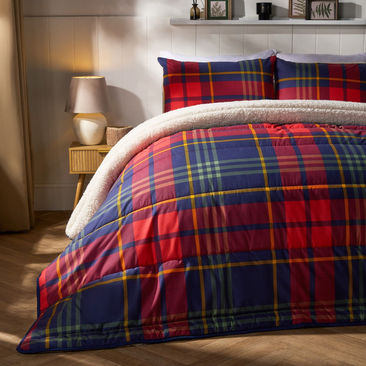 Coverless Sherpa Reversible 10.5 Tog Duvet Set - Red/Navy
🇬🇧