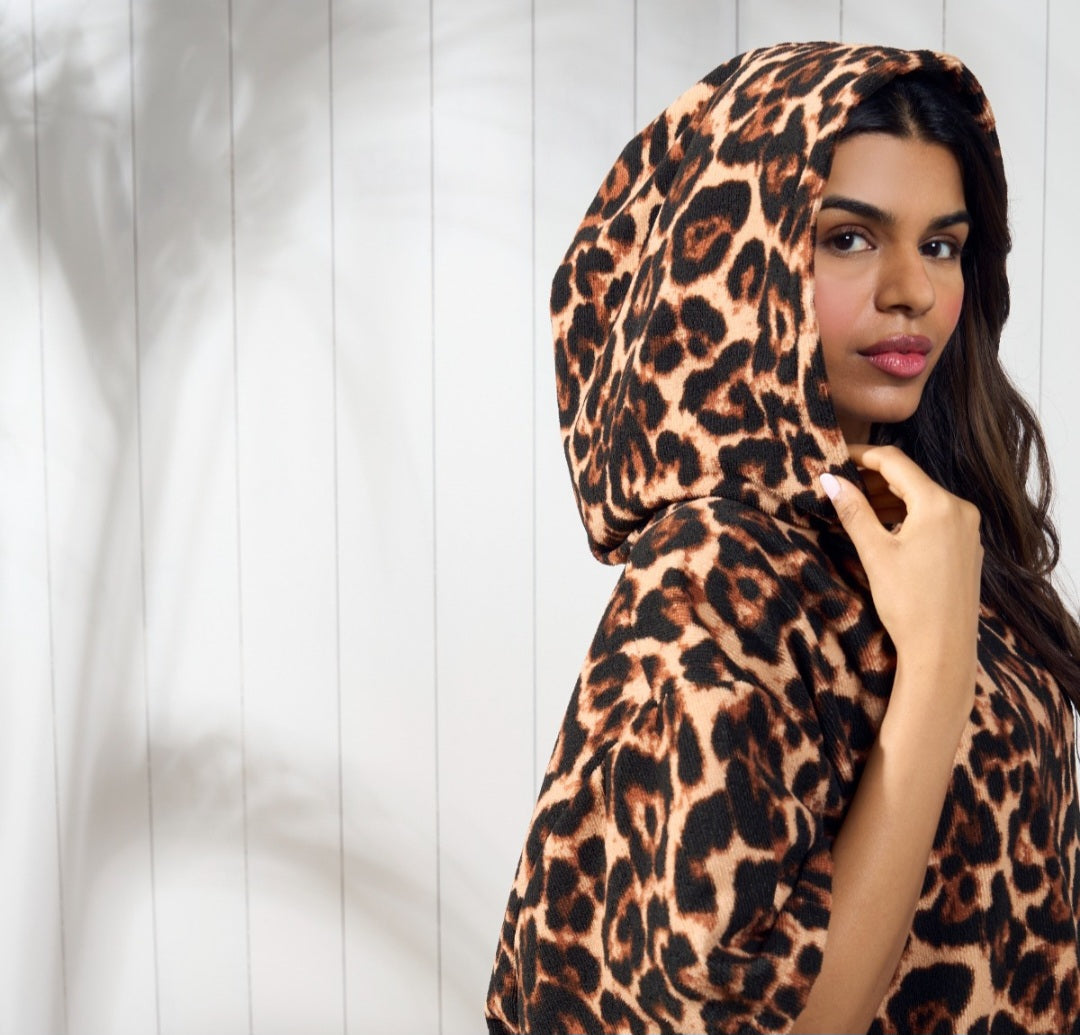 Adults Leopard Print Towel Poncho - Natural 🇬🇧